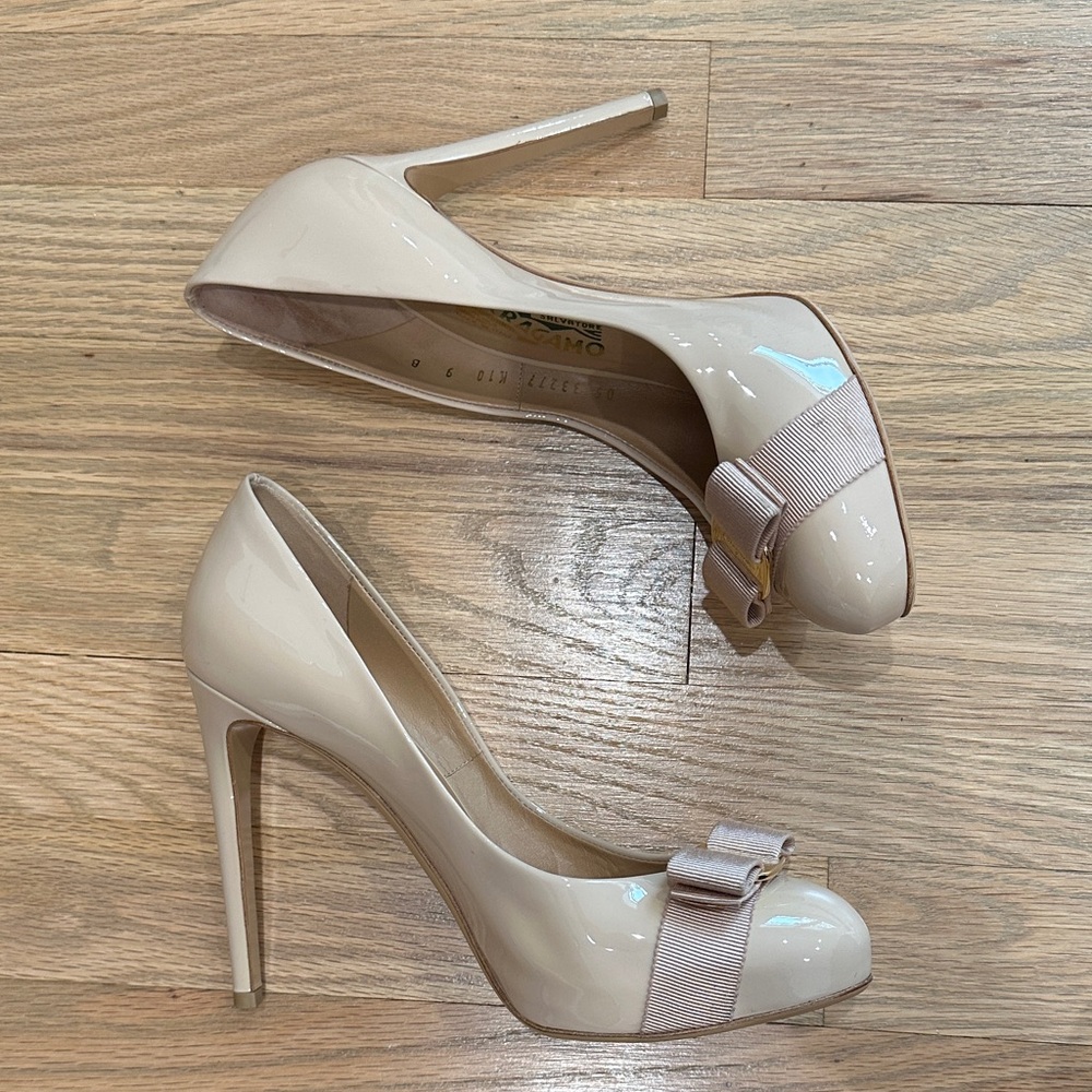 Salvatore Cream Patent Leather High Heels with Bow Accent